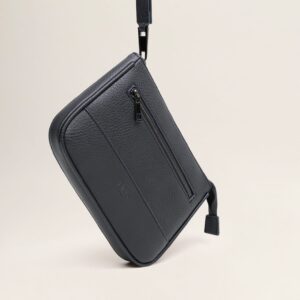 Wristlet cosmetic bag